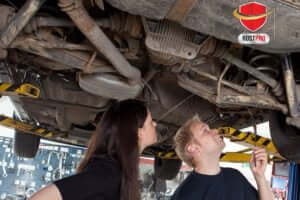 menghilangkan karat di kolong mobil