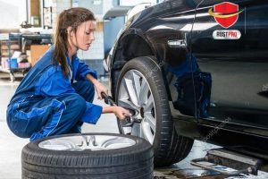 bunyi gesekan pada roda depan mobil