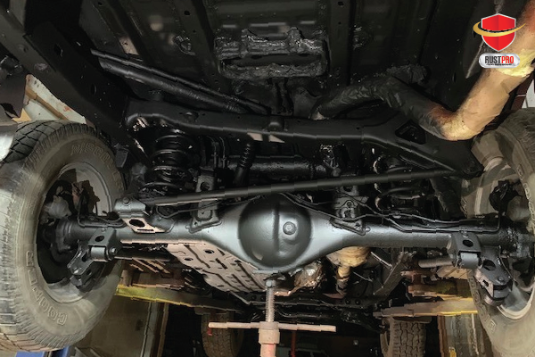 Kolong mobil berkarat