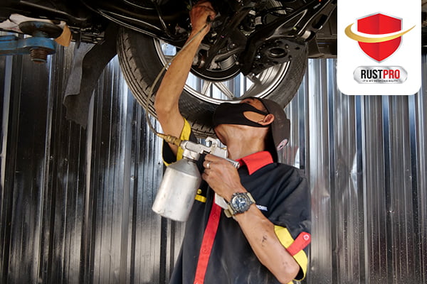 Kolong mobil berkarat