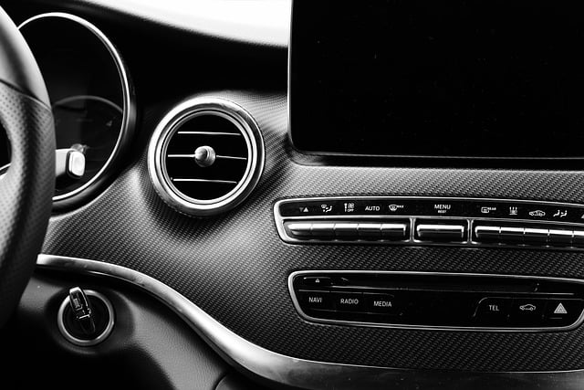 cara membersihkan interior mobil