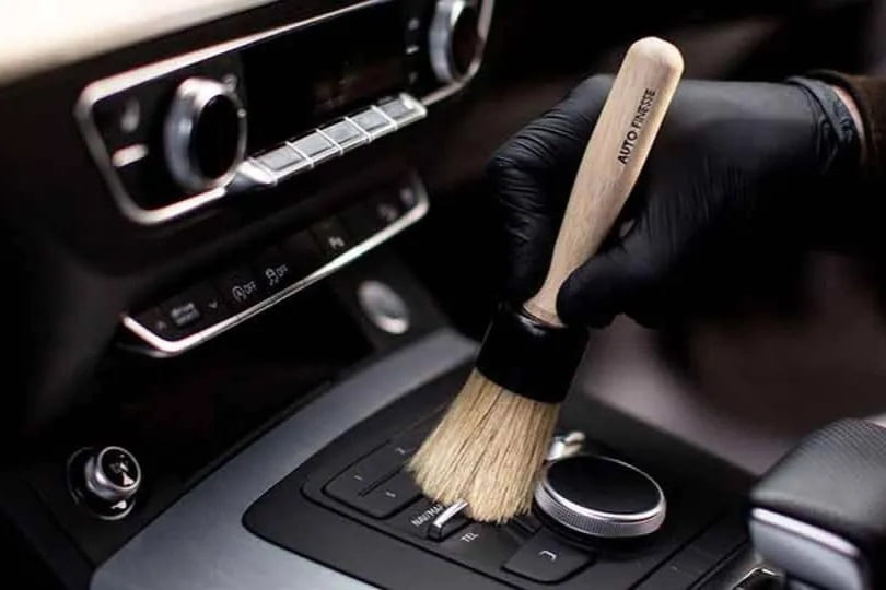 7 Cara Mengatasi Kabin Mobil Bau Apek, Wangi Lagi !