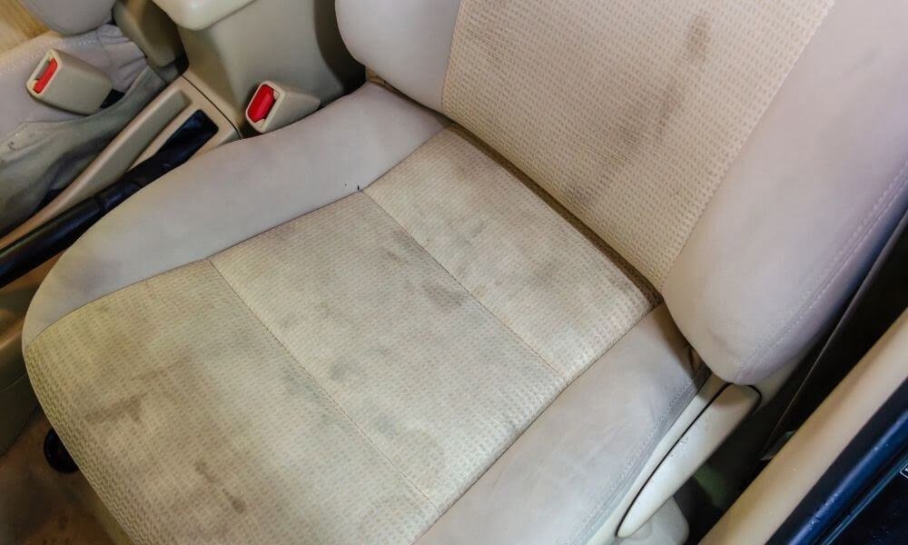 7 Penyebab Jok Mobil Berjamur yang Wajib Dihindari