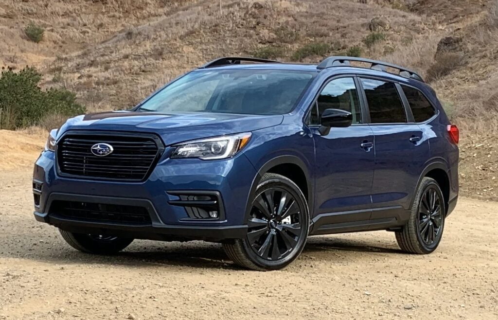 7 Penyebab Kaca Mobil Bergetar & Cara Mengatasinya