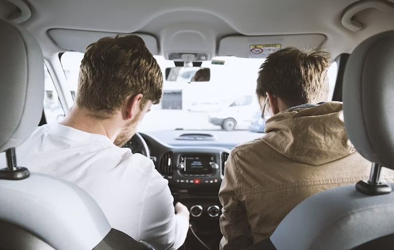 8 Tips Menghilangkan Bau Kabin Mobil yang Tidak Sedap