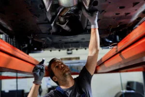 tips membersihkan kolong mobil