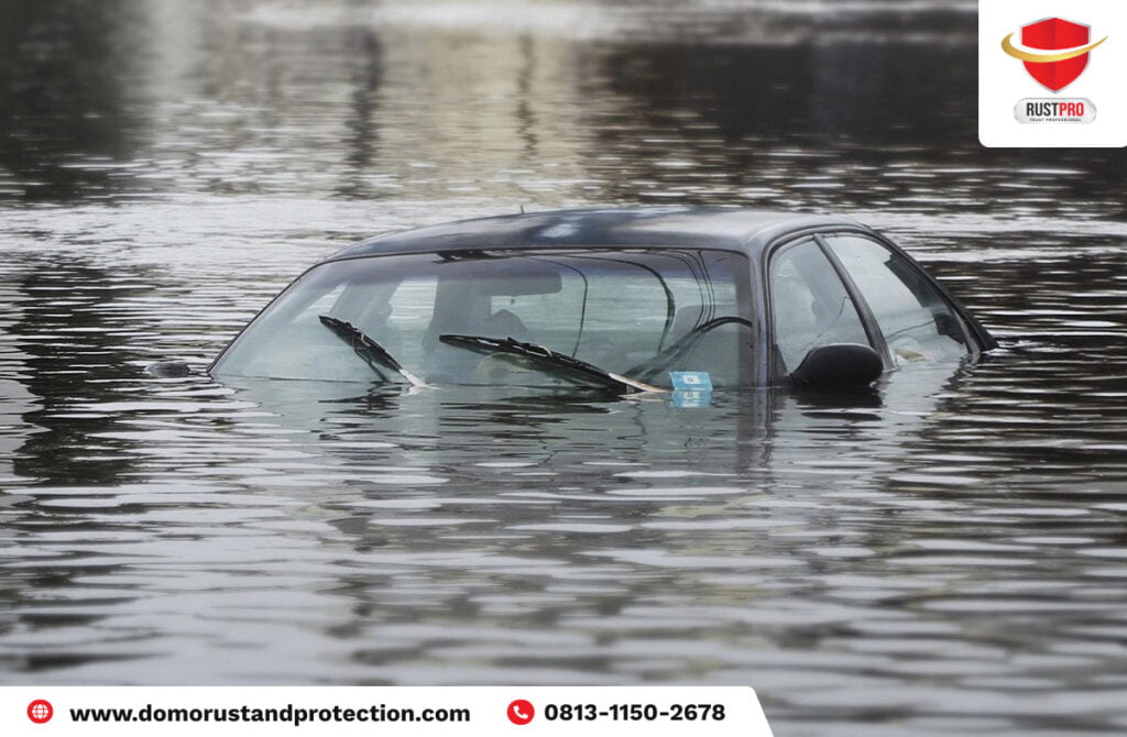 10 Resiko Mobil Bekas Banjir, Interior Bau Apek