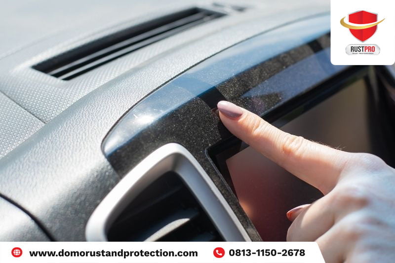 7 Cara Membersihkan Interior Mobil Berdebu Tanpa Kemoceng