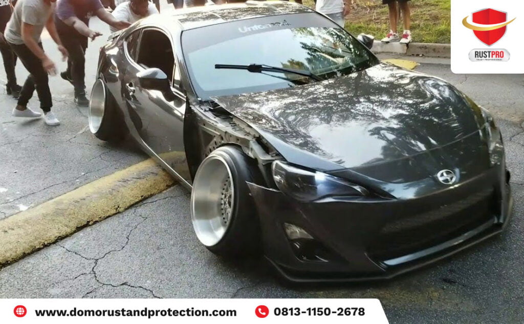 5 Cara Mengatasi Baret Kolong Mobil Kena Polisi Tidur