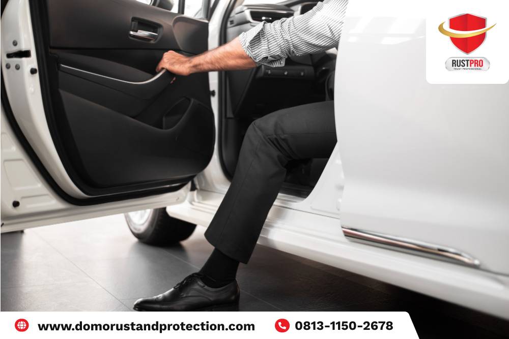 cara membersihkan doortrim mobil dengan benar
