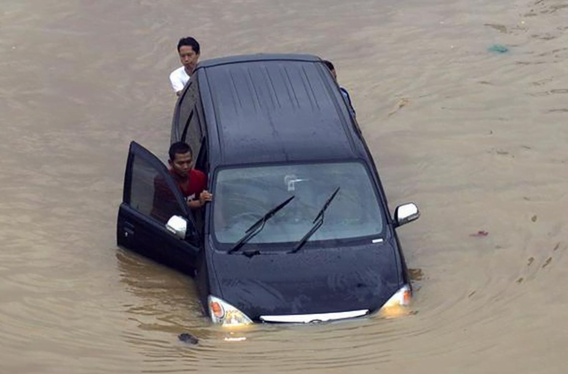 Perawatan mobil usai terkena banjir