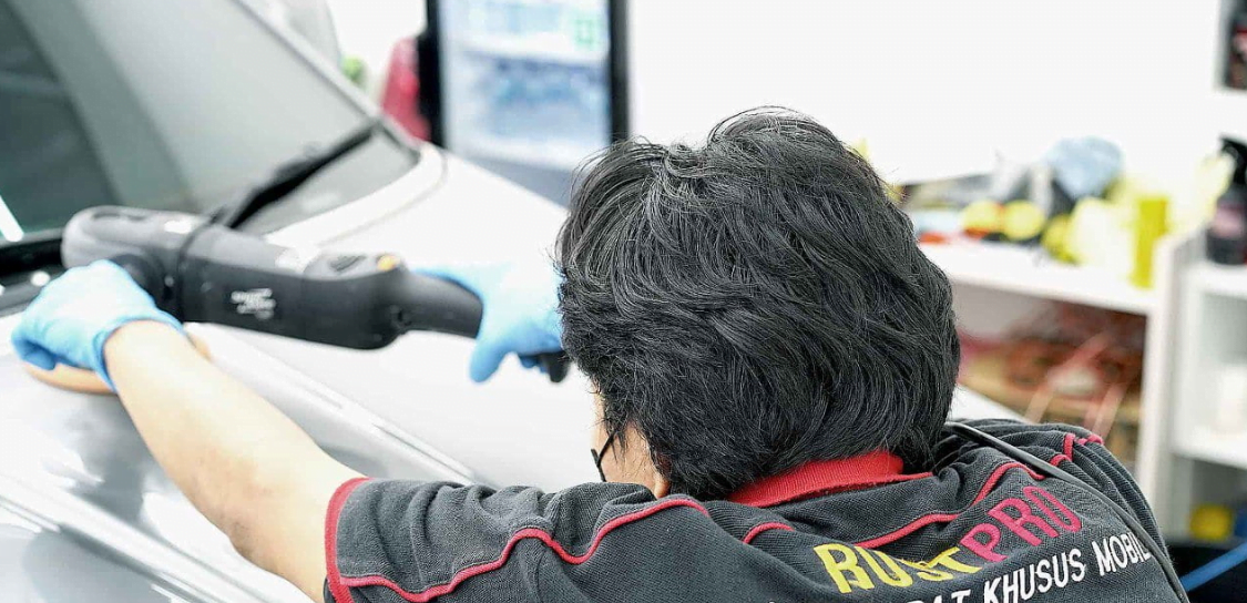 cara menghilangkan bekas lakban di body mobil