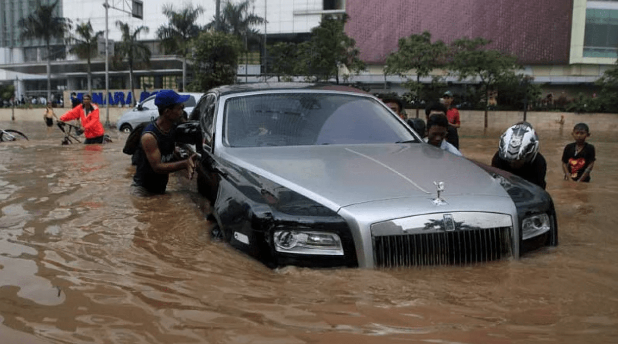 Perawatan mobil usai terkena banjir