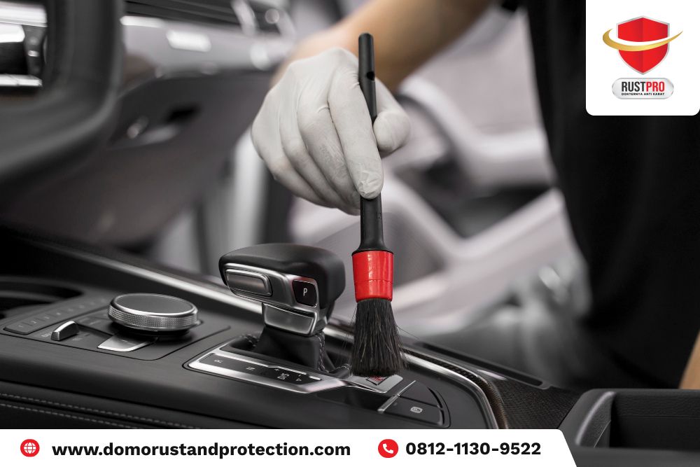 cuci interior mobil secara rutin