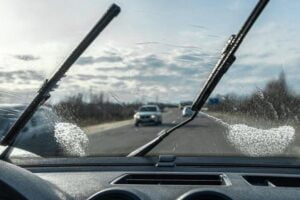 Cara Pasang dan Lepas Wiper Mobil