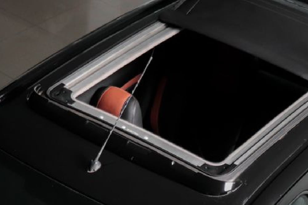 Penyebab Sunroof Mobil Bocor