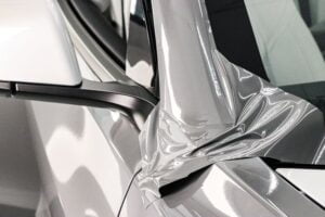 Perbedaan Wrapping dan Decal pada Body Mobil