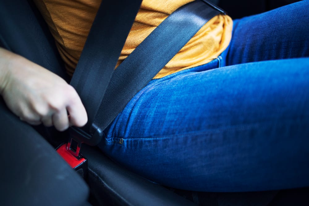 cara mengatasi seatbelt mobil macet