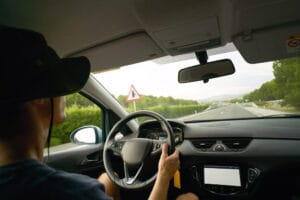 cara mengatasi gas mobil naik sendiri