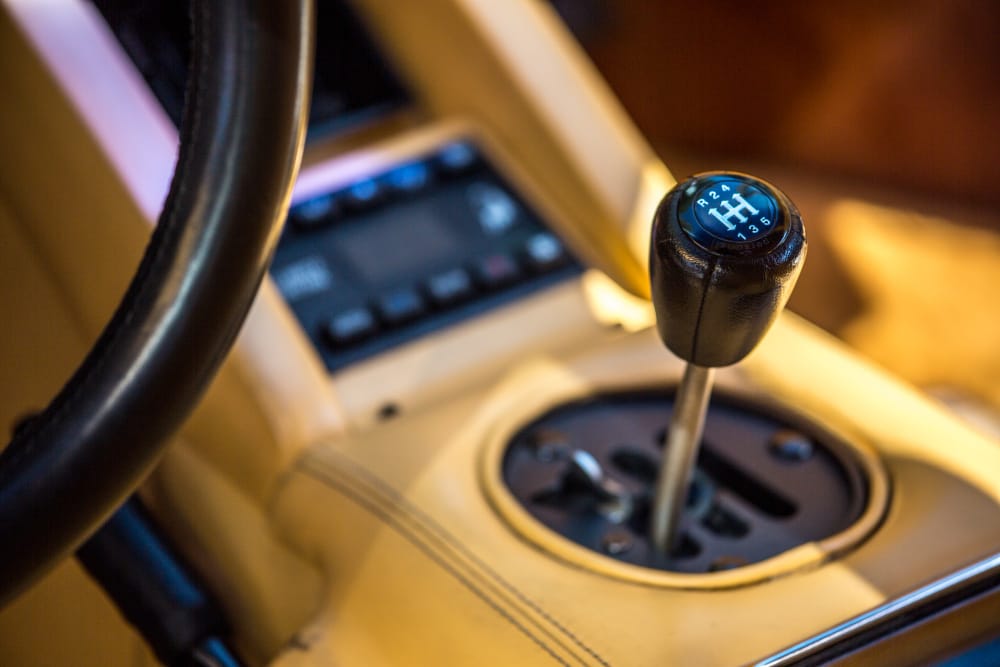 mobil manual tidak bisa mundur