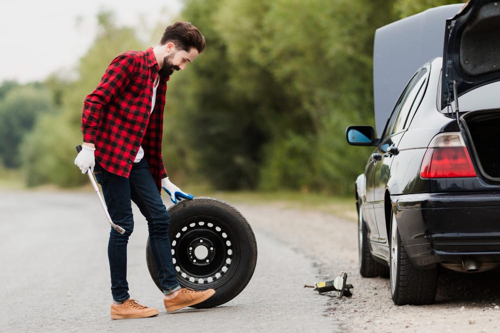 tips mencegah ban mobil pecah di tol